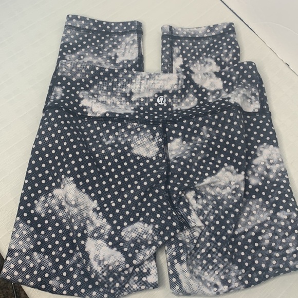 Lululemon Wunder Under Cropped 
Dottie Dream Rose print - Picture 5 of 8